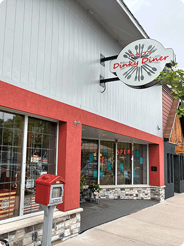 Front facade of R&T’s DInky Diner in Rhinelander.